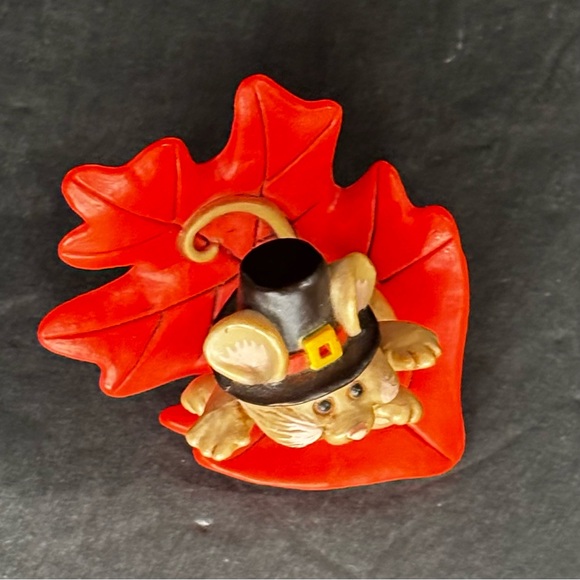 Vintage Hallmark Merry Miniatures Thanksgiving Pilgrim Mouse on Orange Leaf 1982 - Picture 5 of 9